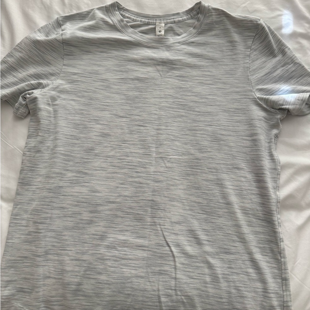 Women’s Lululemon tshirt